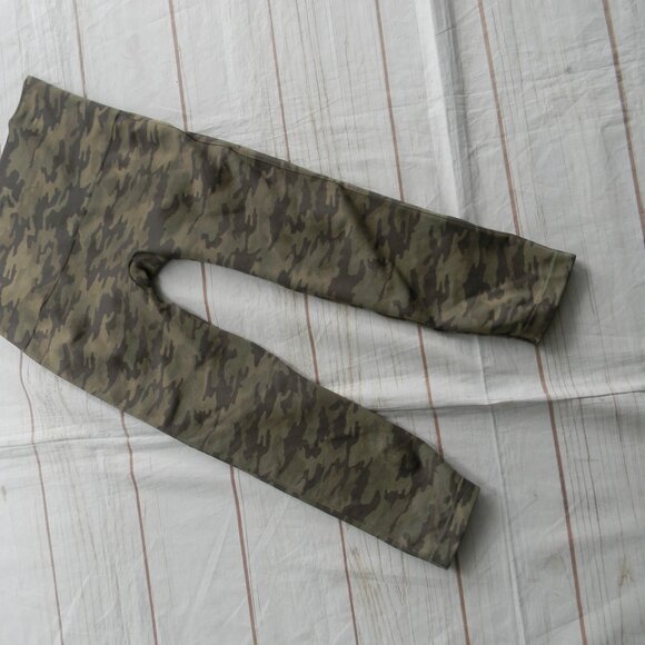 NWT SPANX DESERT CAMO CROPPED LAMN LEGGING PULL-ON SZ 1X - Picture 5 of 5